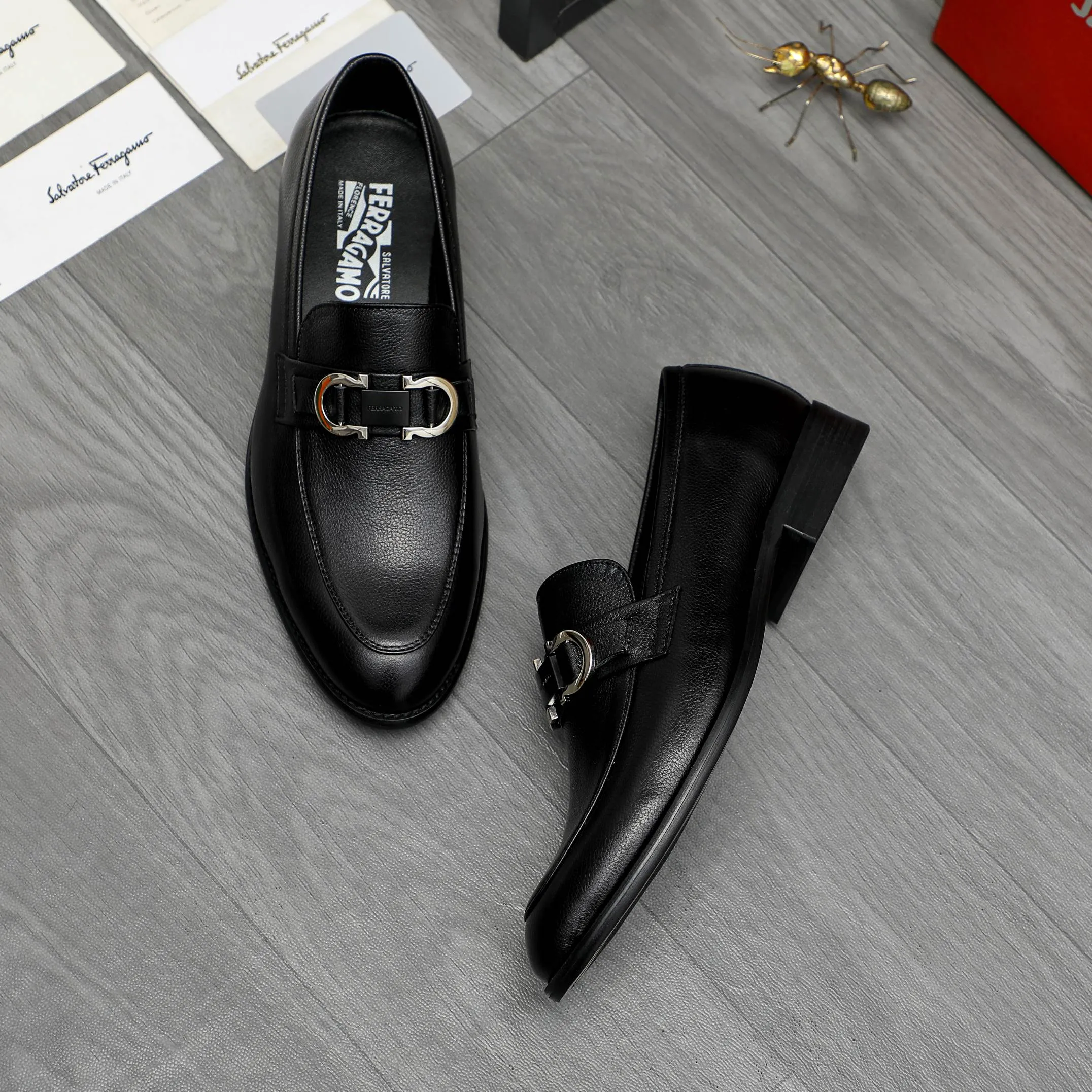 Men's shoes 💰420 Product trademark: Ferragamo " Ferragamo ] Business slip-on leather shoes Regular size: 39-45 (38.46 custom-made, non-refundable) Product materials: Selected high-quality pebbled cowhide upper, sheepskin lining, original rubber outsole